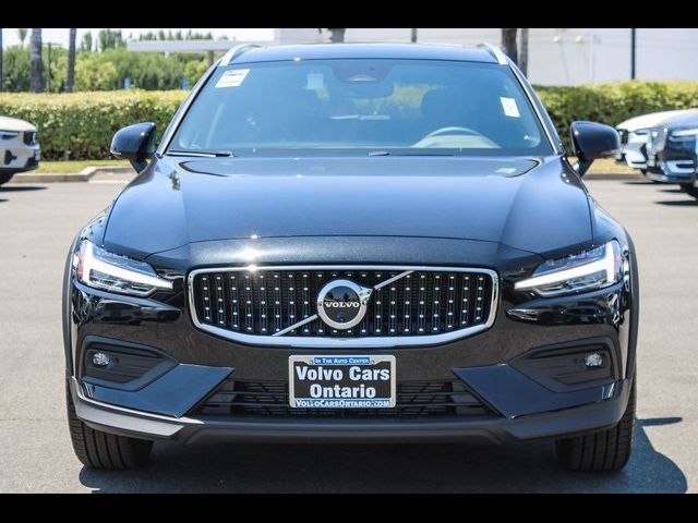 2024 Volvo V60 Cross Country Plus