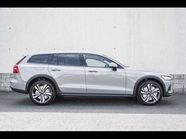 2024 Volvo V60 Cross Country Plus