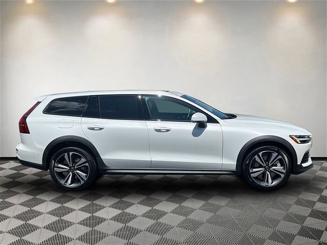 2024 Volvo V60 Cross Country Plus