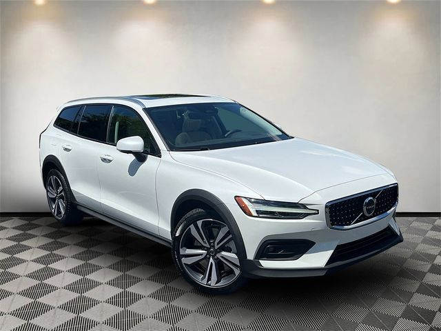 2024 Volvo V60 Cross Country Plus