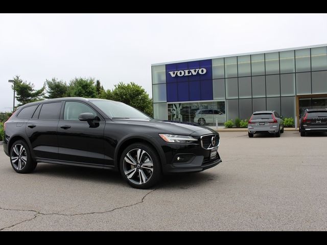 2024 Volvo V60 Cross Country Plus