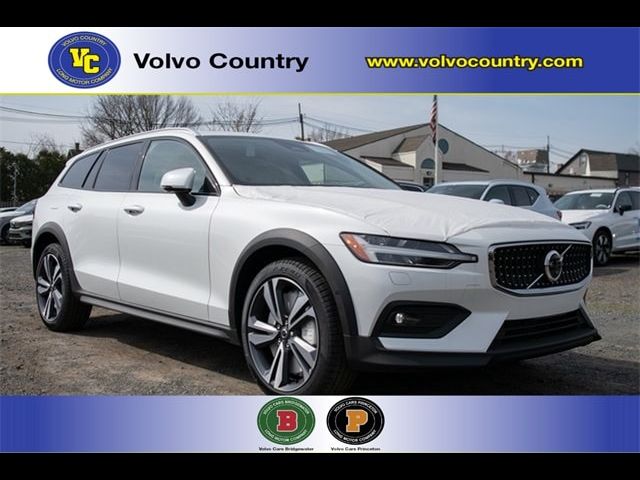 2024 Volvo V60 Cross Country Plus