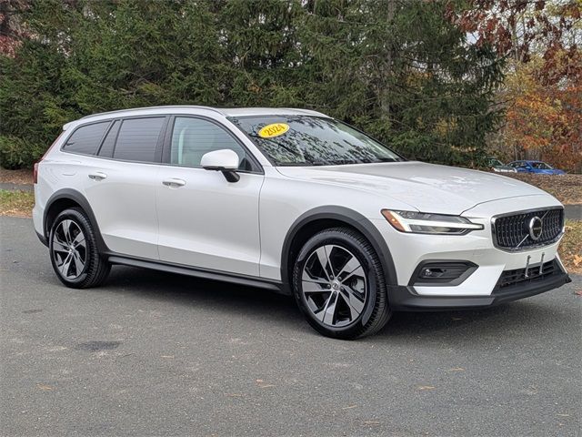 2024 Volvo V60 Cross Country Plus