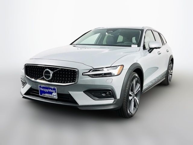 2024 Volvo V60 Cross Country Plus