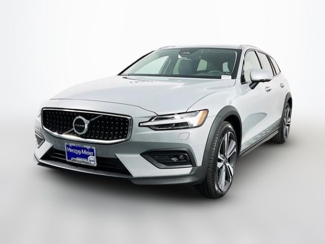 2024 Volvo V60 Cross Country Plus