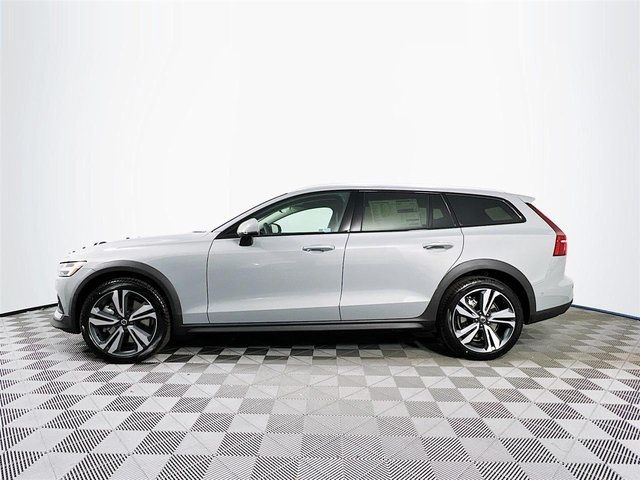 2024 Volvo V60 Cross Country Plus