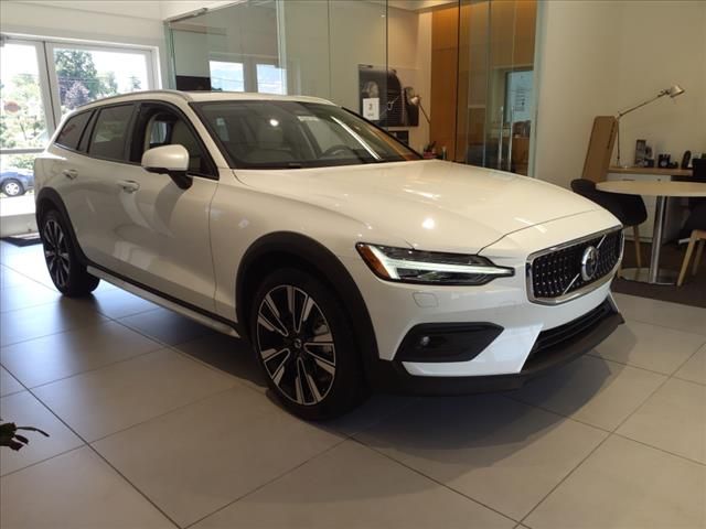 2024 Volvo V60 Cross Country Ultimate