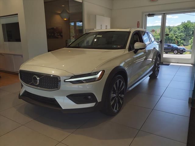 2024 Volvo V60 Cross Country Ultimate