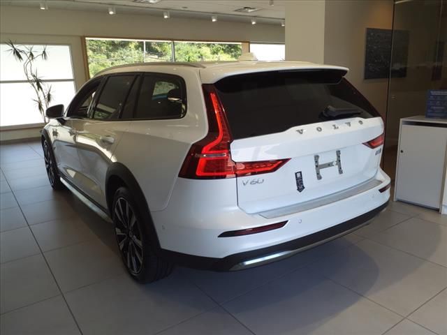 2024 Volvo V60 Cross Country Ultimate