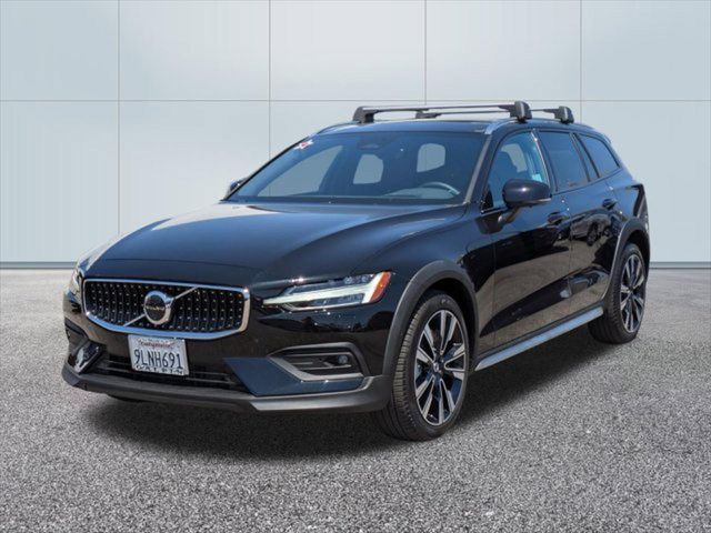 2024 Volvo V60 Cross Country Ultimate