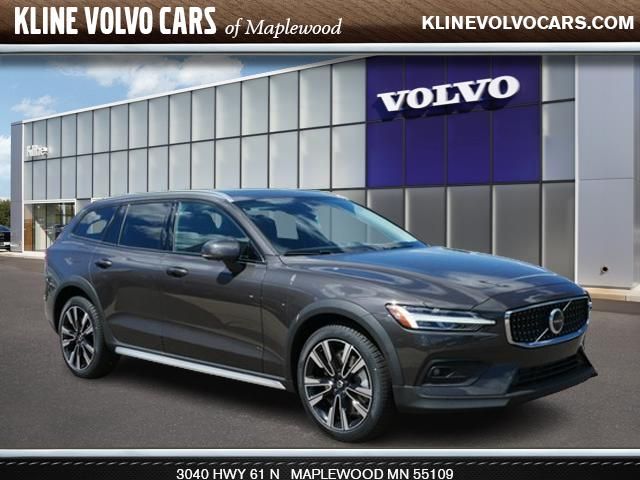 2024 Volvo V60 Cross Country Ultimate