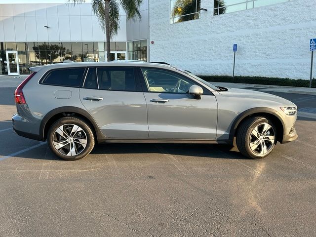 2024 Volvo V60 Cross Country Plus