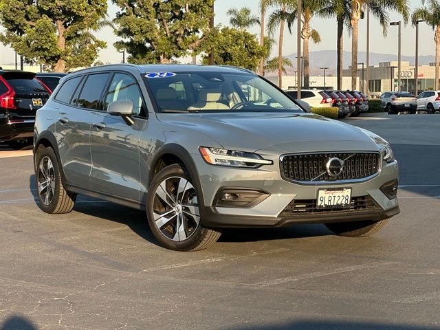 2024 Volvo V60 Cross Country Plus