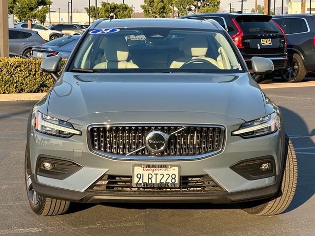 2024 Volvo V60 Cross Country Plus