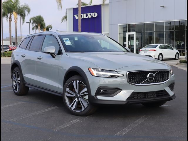 2024 Volvo V60 Cross Country Plus