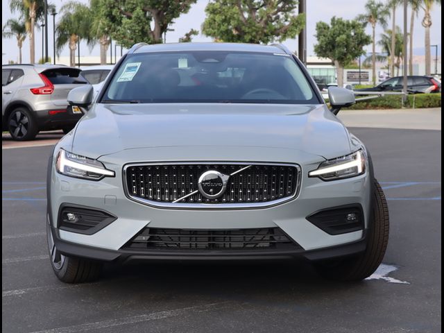 2024 Volvo V60 Cross Country Plus