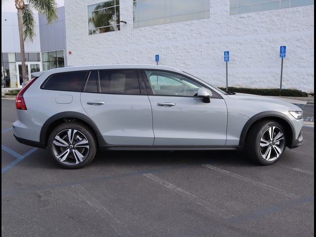 2024 Volvo V60 Cross Country Plus