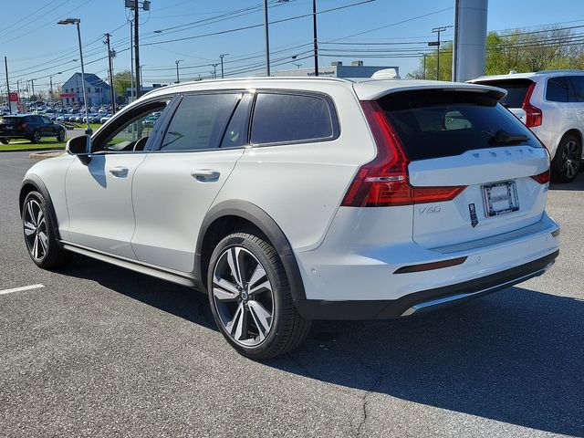 2024 Volvo V60 Cross Country Plus