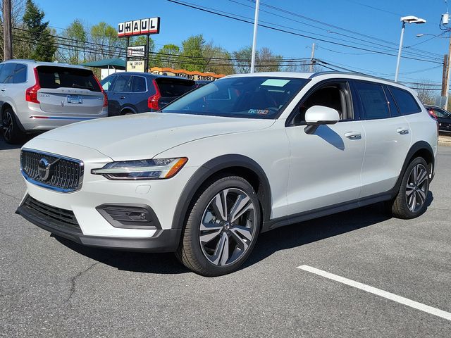 2024 Volvo V60 Cross Country Plus