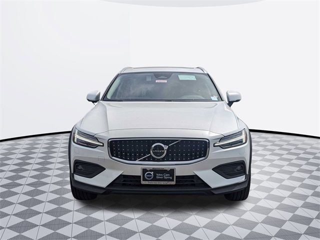 2024 Volvo V60 Cross Country Plus