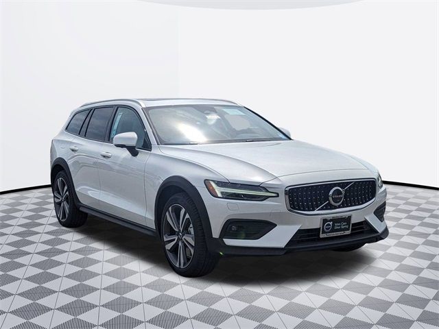 2024 Volvo V60 Cross Country Plus