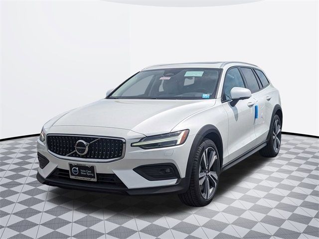 2024 Volvo V60 Cross Country Plus