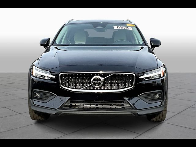 2024 Volvo V60 Cross Country Plus