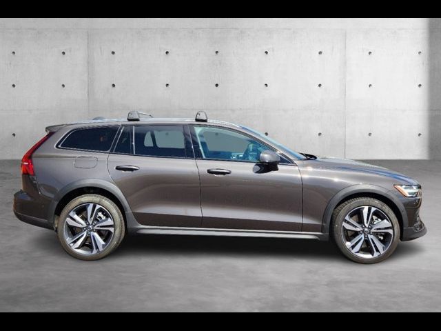 2024 Volvo V60 Cross Country Plus