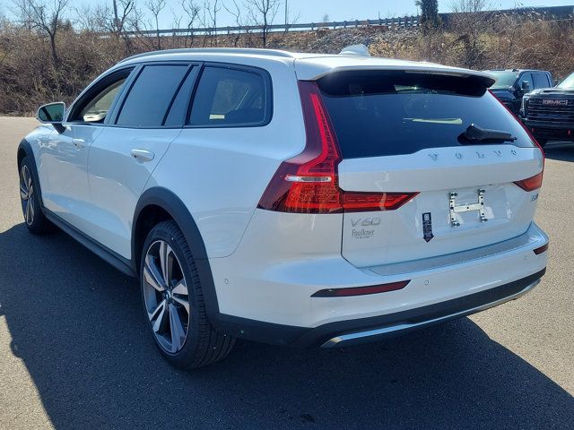 2024 Volvo V60 Cross Country Plus