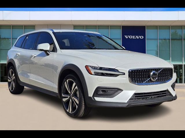 2024 Volvo V60 Cross Country Plus