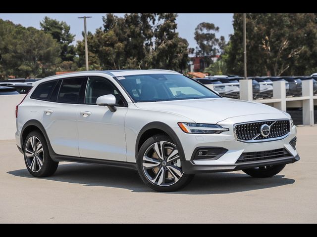 2024 Volvo V60 Cross Country Plus