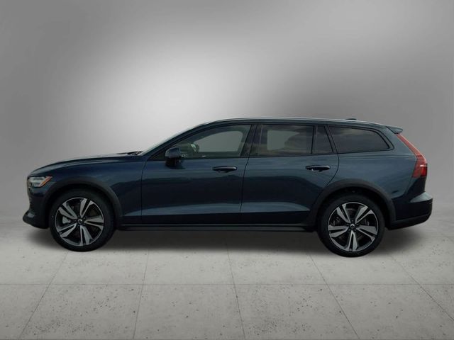 2024 Volvo V60 Cross Country Plus