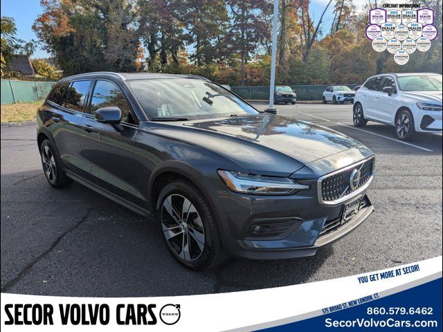 2024 Volvo V60 Cross Country Plus