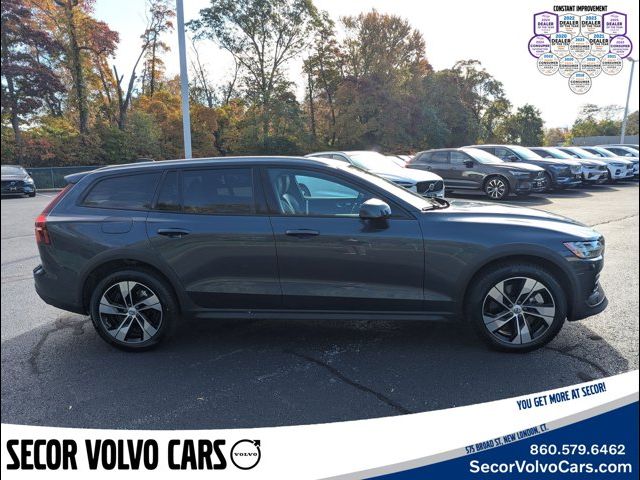 2024 Volvo V60 Cross Country Plus