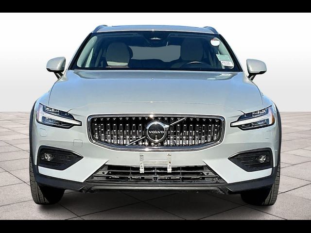 2024 Volvo V60 Cross Country Plus
