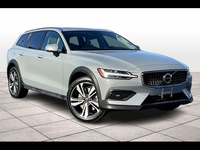 2024 Volvo V60 Cross Country Plus
