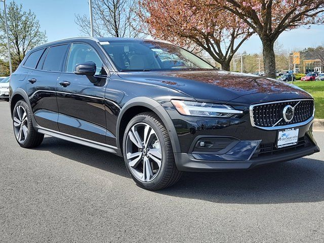 2024 Volvo V60 Cross Country Plus