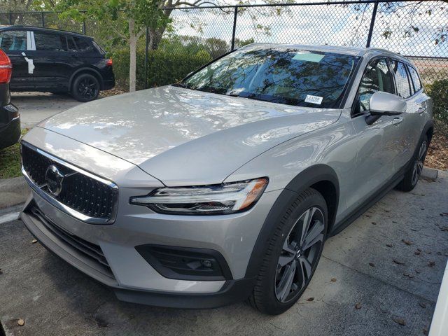 2024 Volvo V60 Cross Country Plus