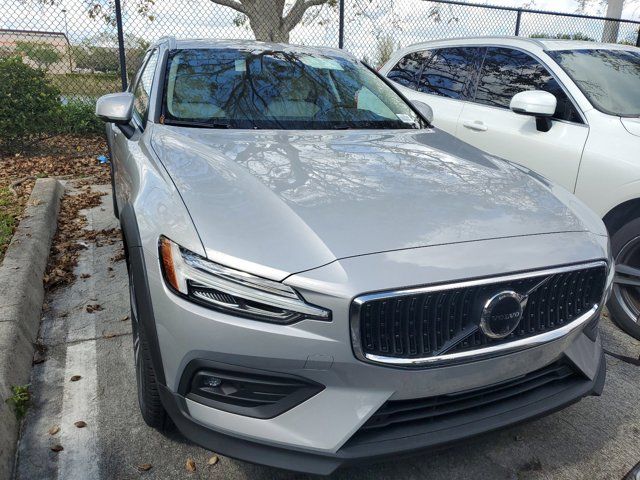 2024 Volvo V60 Cross Country Plus