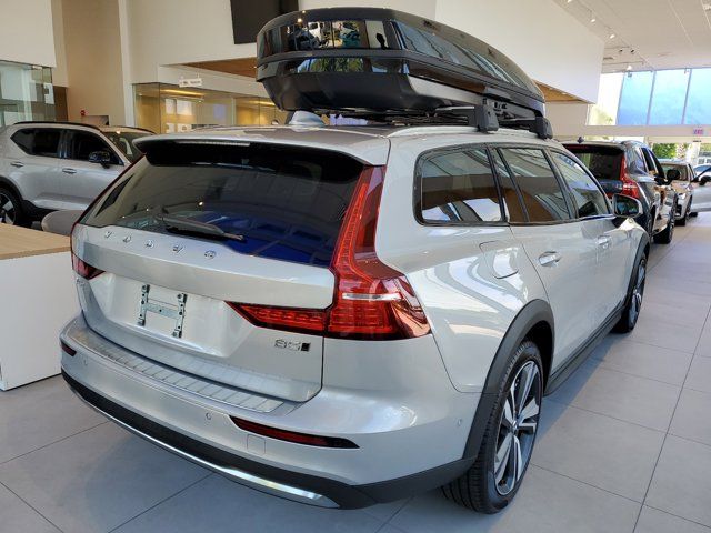 2024 Volvo V60 Cross Country Plus