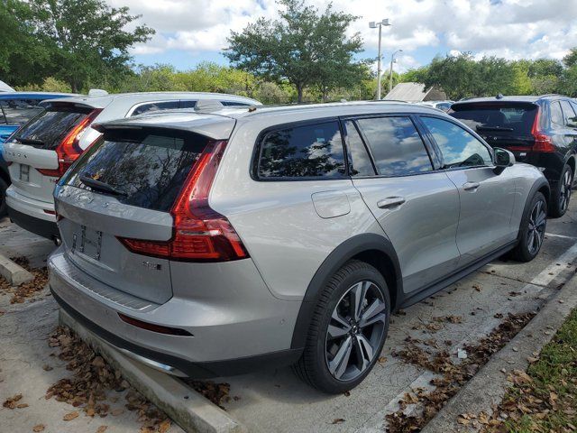 2024 Volvo V60 Cross Country Plus