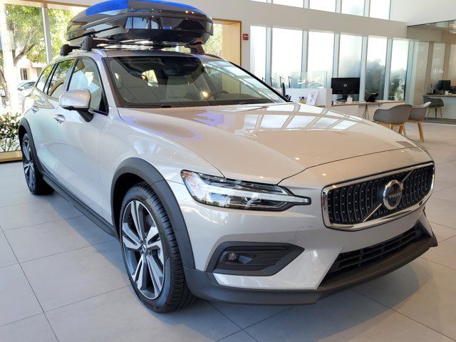 2024 Volvo V60 Cross Country Plus