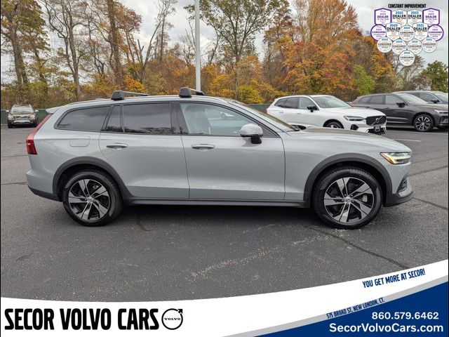 2024 Volvo V60 Cross Country Plus