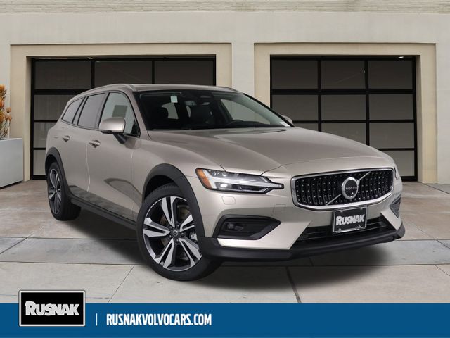 2024 Volvo V60 Cross Country Plus