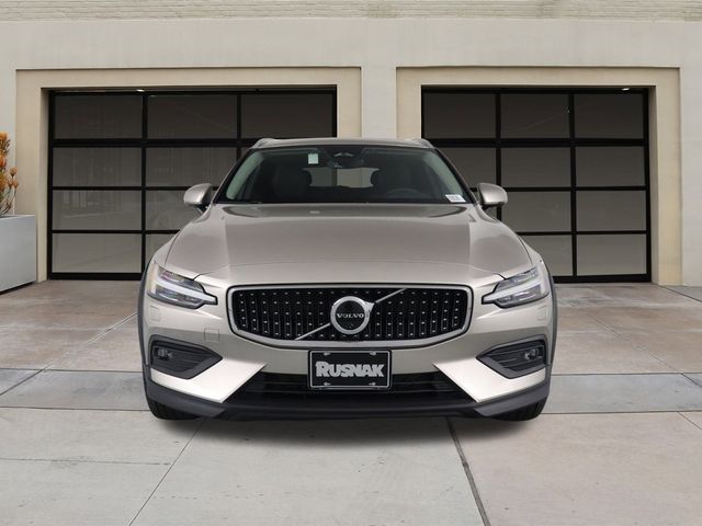 2024 Volvo V60 Cross Country Plus