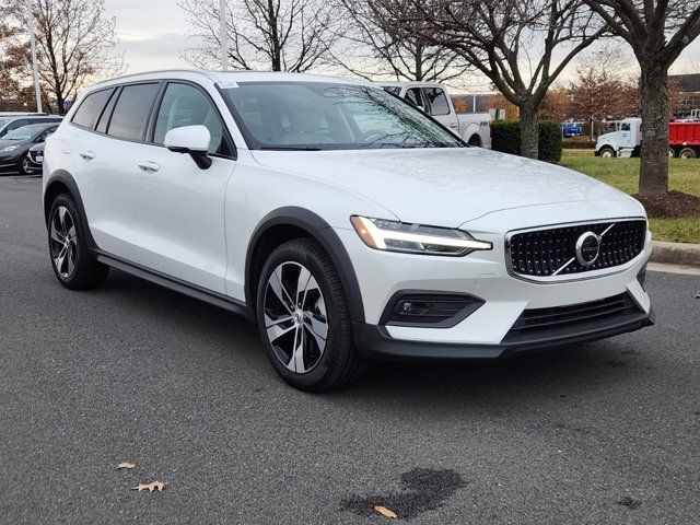 2024 Volvo V60 Cross Country Plus