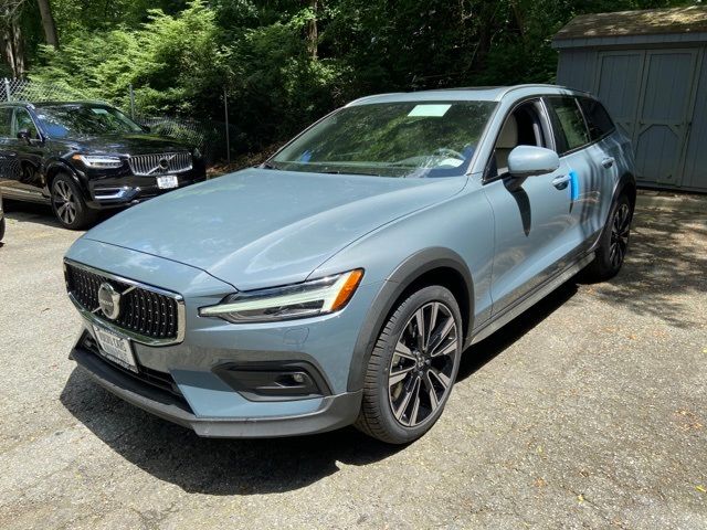 2024 Volvo V60 Cross Country Ultimate