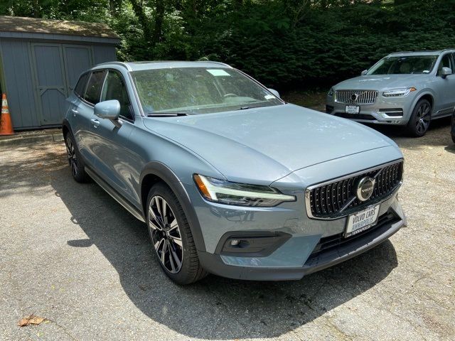 2024 Volvo V60 Cross Country Ultimate