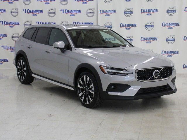 2024 Volvo V60 Cross Country Ultimate