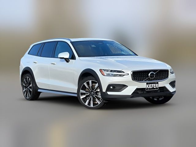 2024 Volvo V60 Cross Country Ultimate